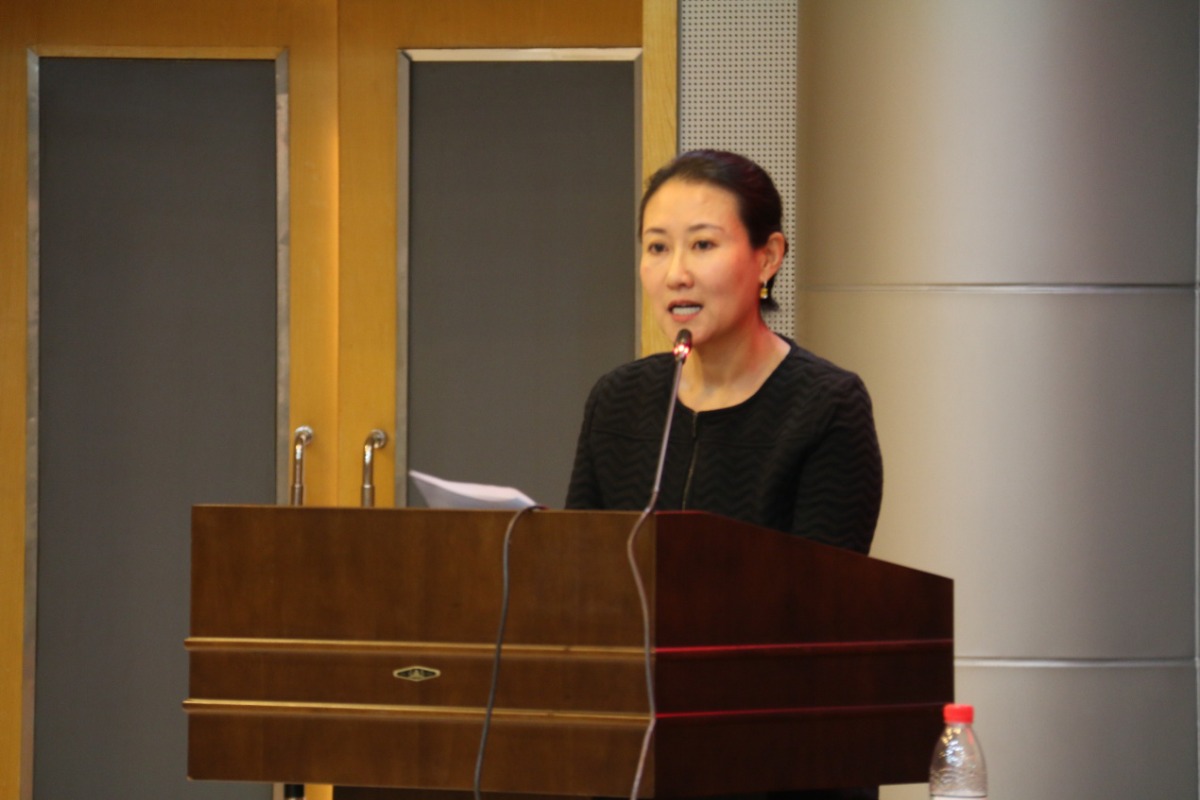 當選第三屆理事會會長的慈銘集團董事韓小紅發表講話 當選第三屆理事會會長的慈銘集團董事韓小紅發表講話