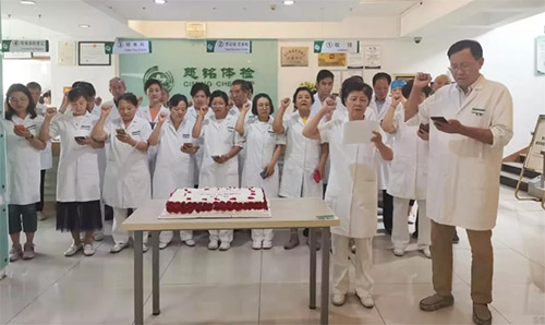 18慈銘體檢聯(lián)想橋分院為在崗在職的醫(yī)師們慶祝“中國(guó)醫(yī)師節(jié)”.jpg