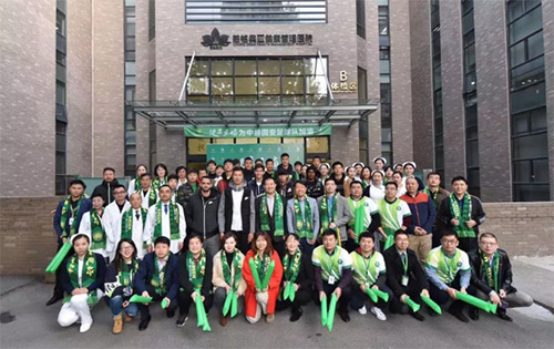 2國安隊員與慈銘醫(yī)護人員合影.jpg 2國安隊員與慈銘醫(yī)護人員合影.jpg