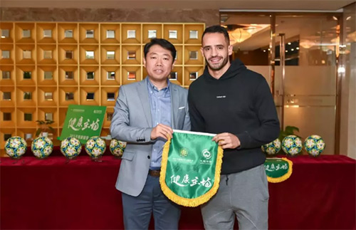 8中赫國安現(xiàn)場簽名足球限量20個.jpg 8中赫國安現(xiàn)場簽名足球限量20個.jpg