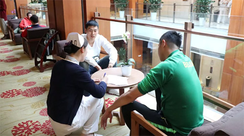 14慈銘醫(yī)護人員幫國安球員安排體檢.jpg 14慈銘醫(yī)護人員幫國安球員安排體檢.jpg