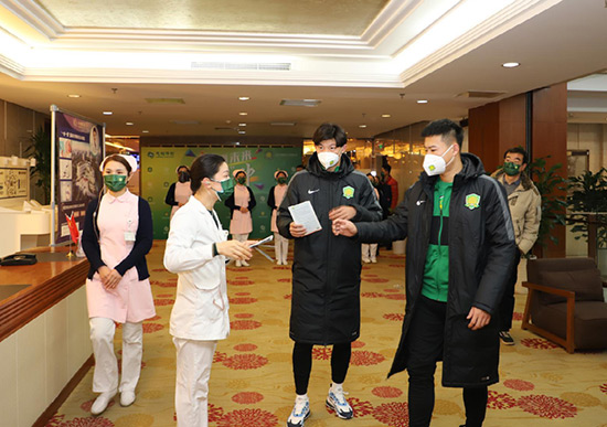 1611623903497312.jpg 4中赫國安隊員慈銘體檢現場1.jpg