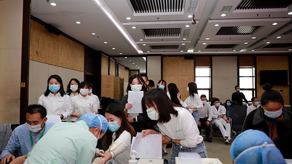 2慈銘體檢員工積極參加獻(xiàn)血活動.jpg 2慈銘體檢員工積極參加獻(xiàn)血活動.jpg