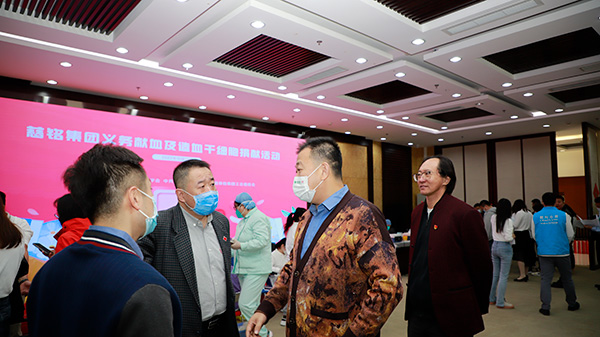 8慈銘體檢集團(tuán)聯(lián)席總裁韓圣群與紅十字會領(lǐng)導(dǎo)交談.jpg 8慈銘體檢集團(tuán)聯(lián)席總裁韓圣群與紅十字會領(lǐng)導(dǎo)交談.jpg