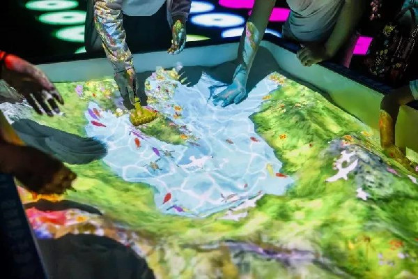 桌面互動投影的優點和應用插圖